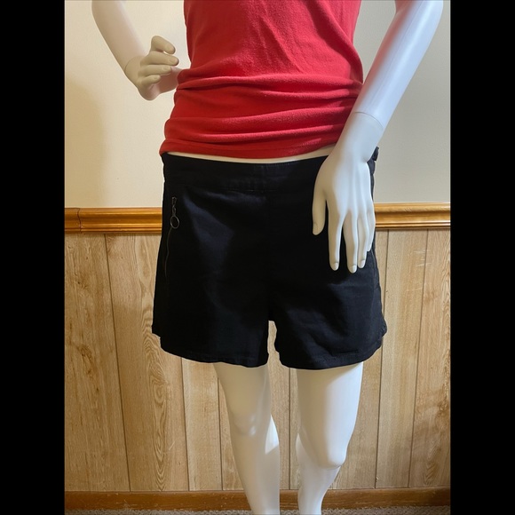 HotTopic Blackheart Shorts - Picture 1 of 3